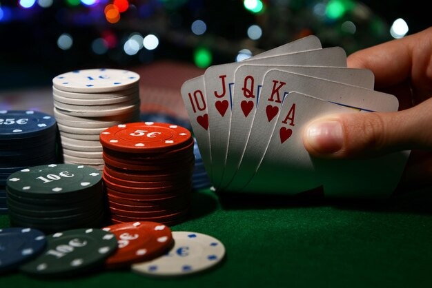 Free spins bonus feature activation on reel display